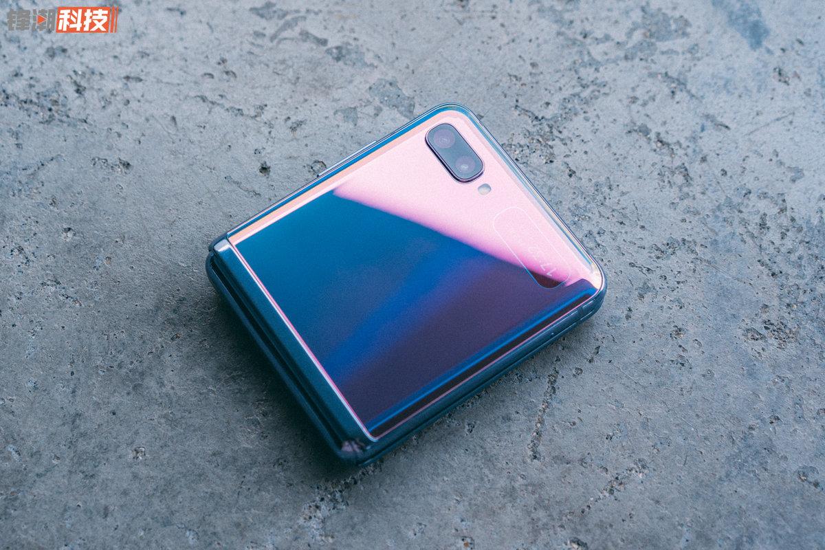 三星Galaxy Z Flip 精致的科技艺术品，重塑折叠美学